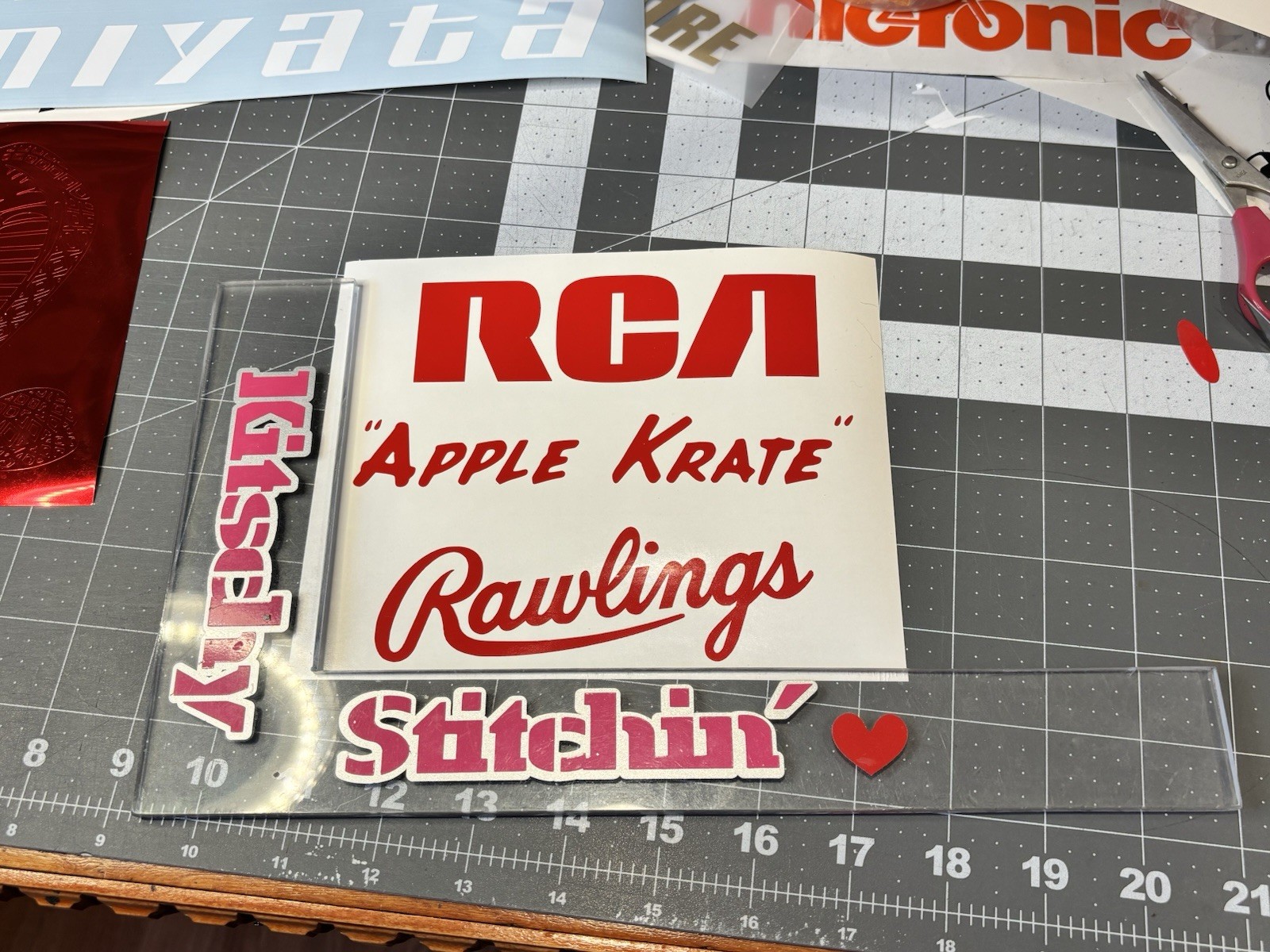 Rawlings Die Cut Vinyl Decal Baseball Softball Sporting Goods Sticker Gold Glove