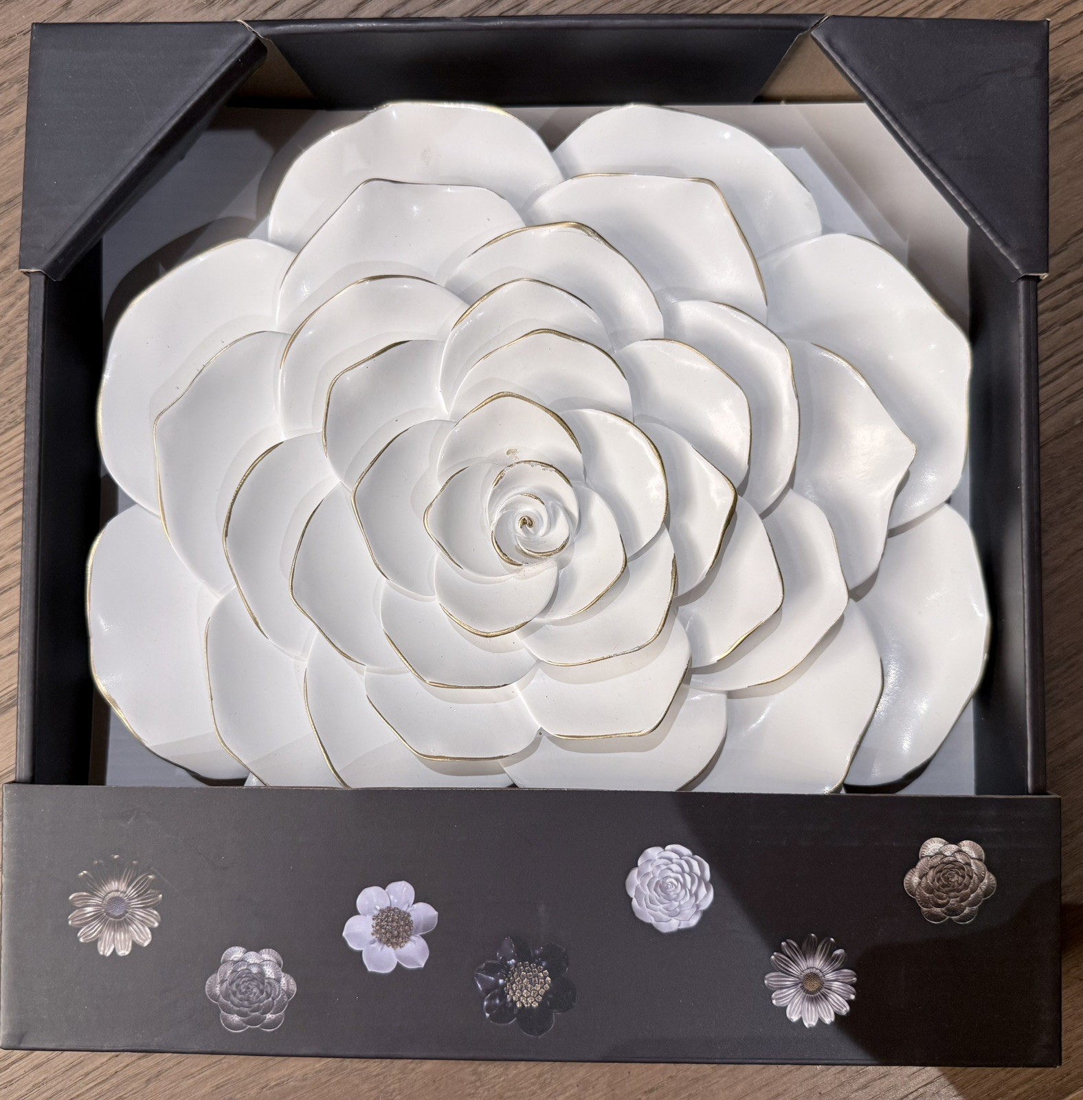 Wall 3rd Flower Decoration For any Room. Very Pretty. Brand New!