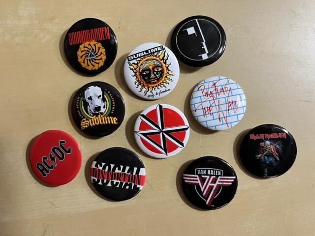 ROCK BAND PINS/BUTTONS 1.25″ Circle Button Badge Pin – Officially Licensed