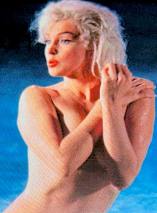 MARILYN MONROE STICKER✨💋✨🔥✨💋✨3 3/8” X 2 5/8”✨VINTAGE✨SEXY✨IN THE POOL✨❤️‍🔥