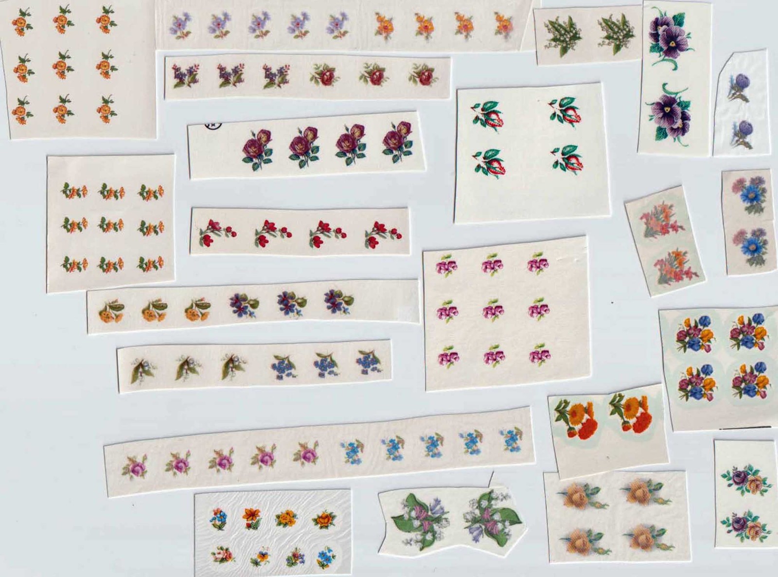 Mini Vintage Assorted Flower Decals (100+) 1/4″-5/8″ ceramic waterslide transfer