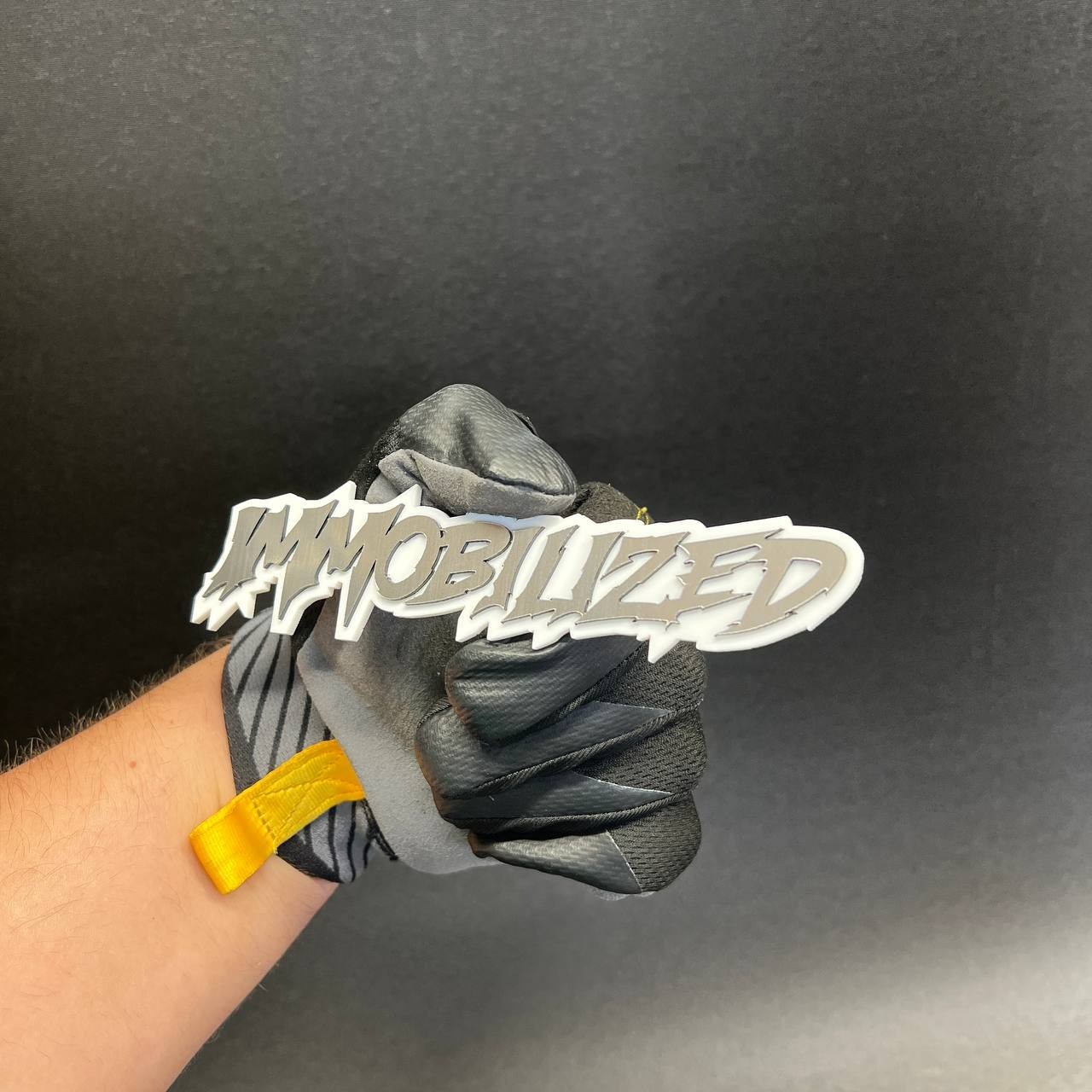 (1PC) Immobilized Custom Text 3D Acrylic Car Emblem Badge Multicolor Laser Cut